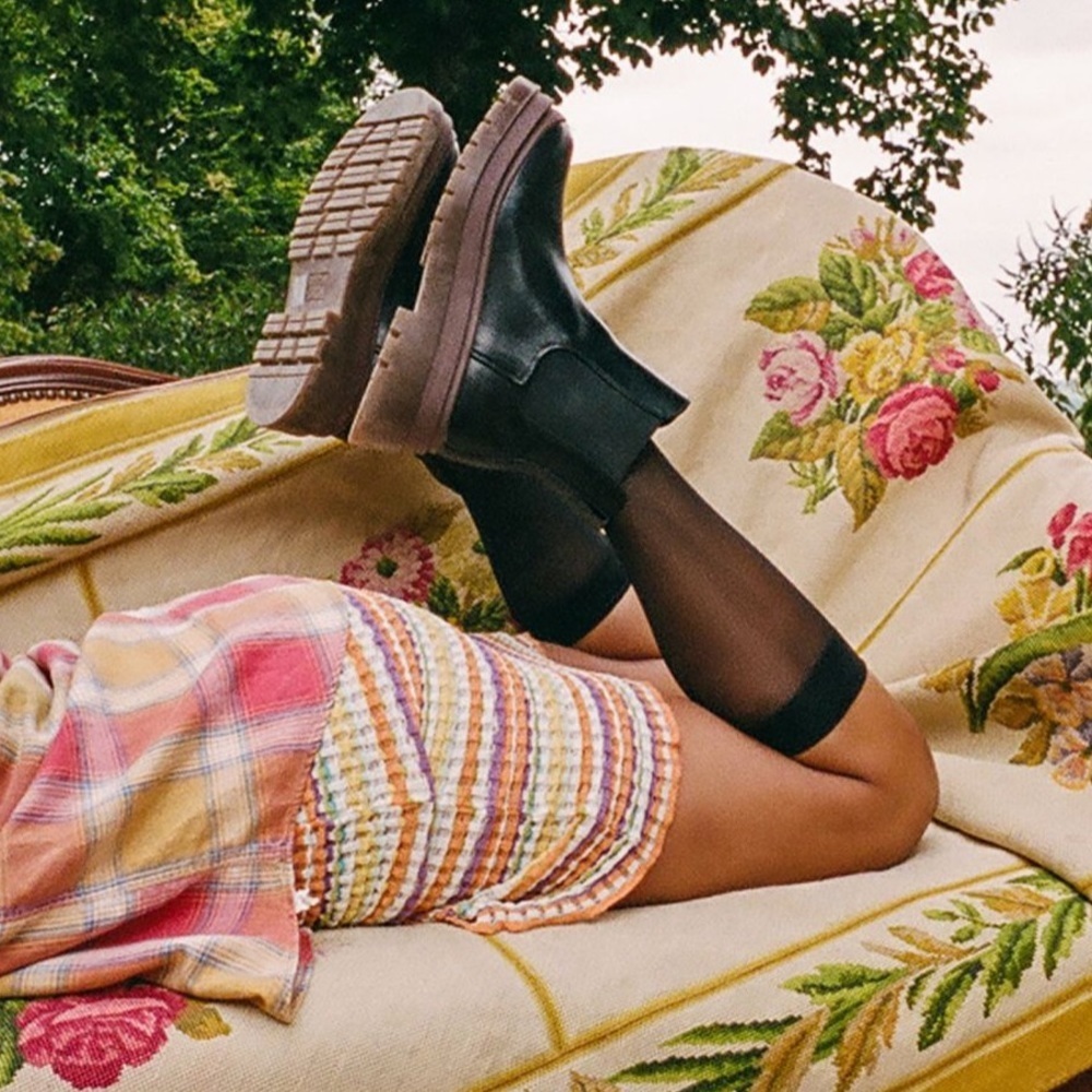 New with box UO Betty treaded Chelsea faux leather chunky platform boot 9 - Picture 3 of 10